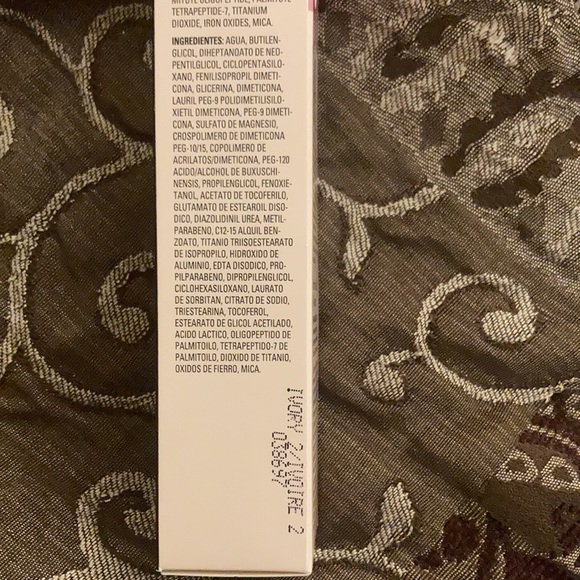 Mary Kay Luminous Wear Liquid Foundation Ivory 2 - Picture 4 of 4